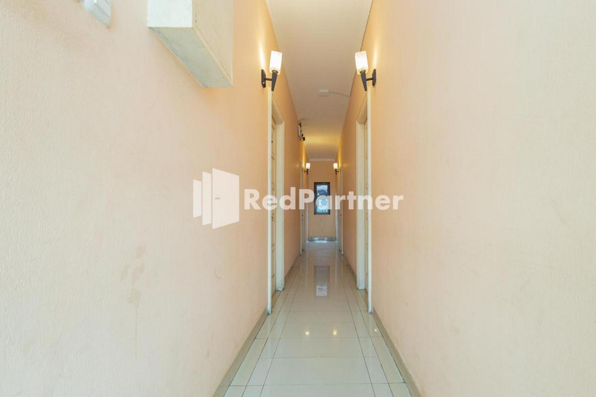 Star Hotel Jaksa Mitra Reddoorz Jakarta Buitenkant foto