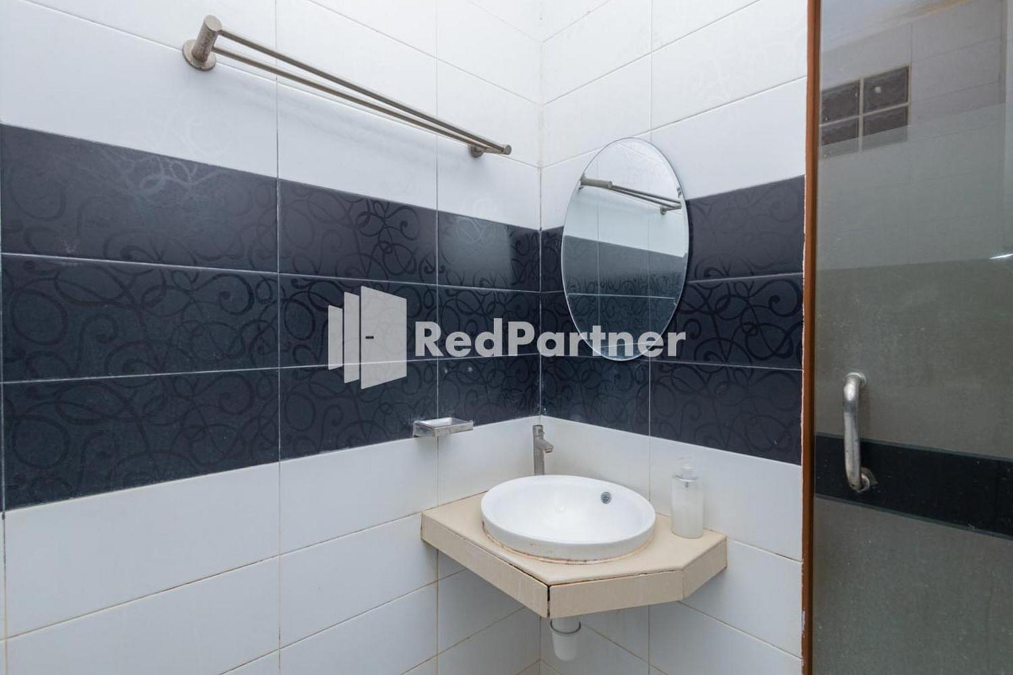 Star Hotel Jaksa Mitra Reddoorz Jakarta Buitenkant foto